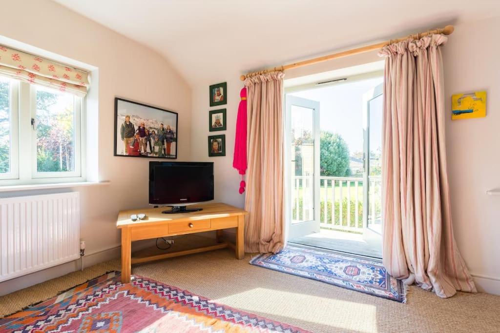 Charming Cottage Surrounded By Idyllic Garden In Peaceful Location In Central Charlbury Ngoại thất bức ảnh