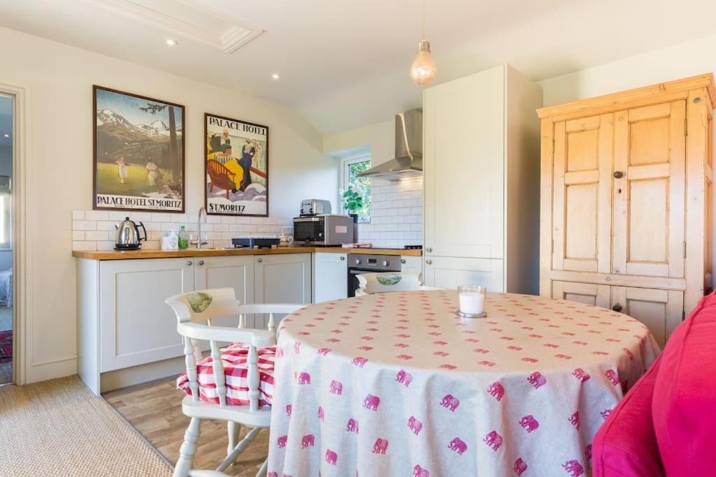 Charming Cottage Surrounded By Idyllic Garden In Peaceful Location In Central Charlbury Ngoại thất bức ảnh