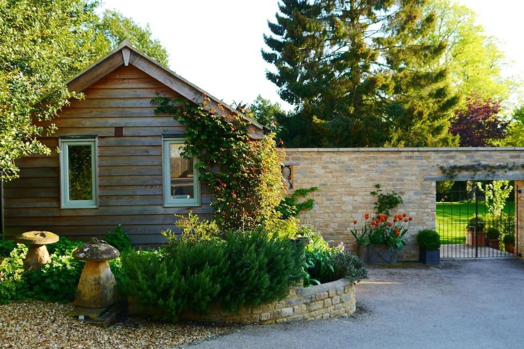 Charming Cottage Surrounded By Idyllic Garden In Peaceful Location In Central Charlbury Ngoại thất bức ảnh